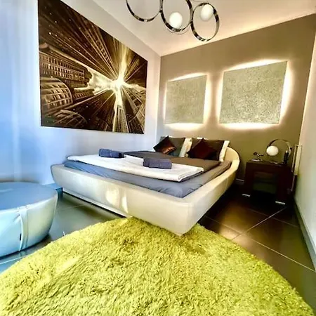 Apartment Hilltop Views, Design - Buda Hills - Free Garage, Private Garden, Ac
