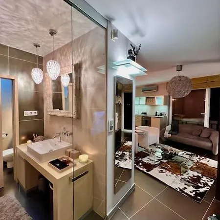 Hilltop Views, Design - Buda Hills - Free Garage, Private Garden, Ac * Boedapest