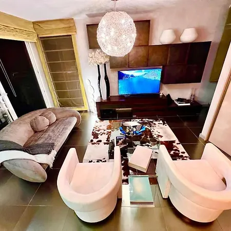 Hilltop Views, Design - Buda Hills - Free Garage, Private Garden, Ac * Budapest