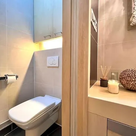 Hilltop Views, Design - Buda Hills - Free Garage, Private Garden, Ac