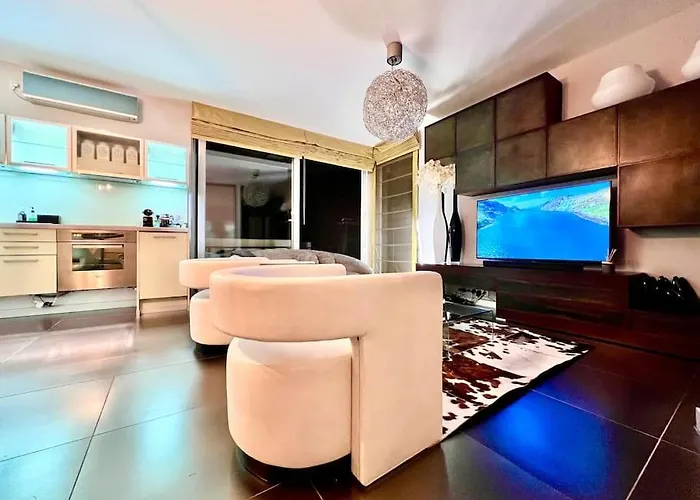 Hilltop Views, Design - Buda Hills - Free Garage, Private Garden, Ac アパート *