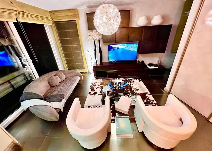 Hilltop Views, Design - Buda Hills - Free Garage, Private Garden, Ac * ブダペスト