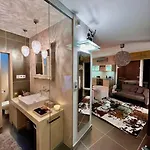 Hilltop Views, Design - Buda Hills - Free Garage, Private Garden, Ac * ブダペスト