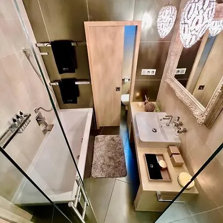 Hilltop Views, Design - Buda Hills - Free Garage, Private Garden, Ac Apartamento Budapeste