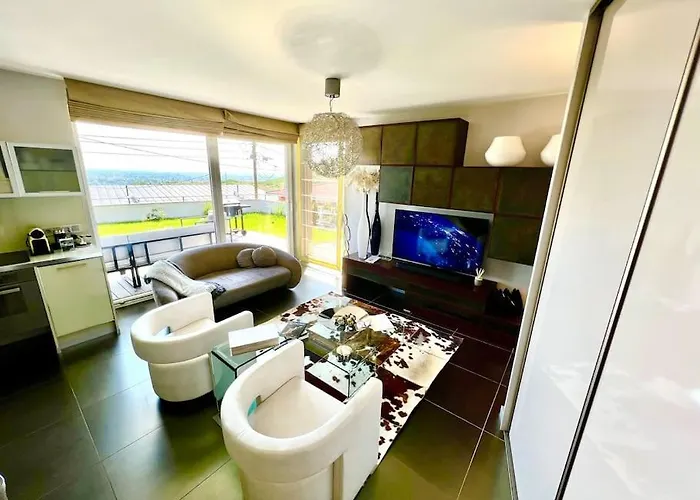 Daire Hilltop Views, Design - Buda Hills - Free Garage, Private Garden, Ac Budapeşte
